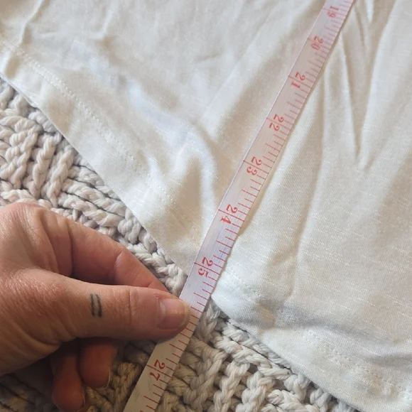 Elegant Women's Blouse with Lace Detail in Cream - Picture 7 of 7